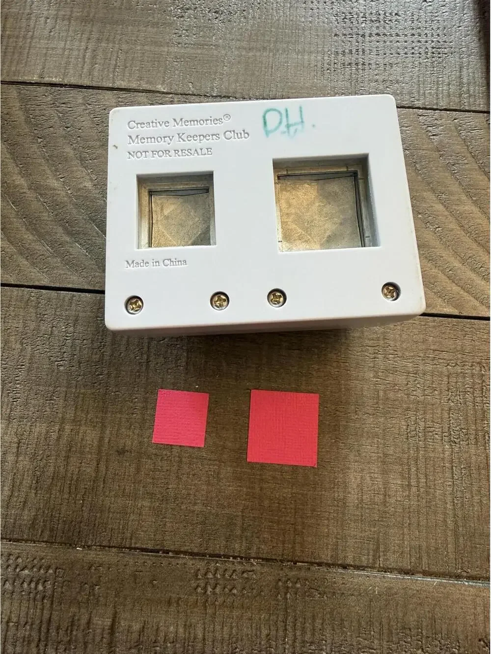 Creative Memories 3/4 inch & 1 inch square shape punch